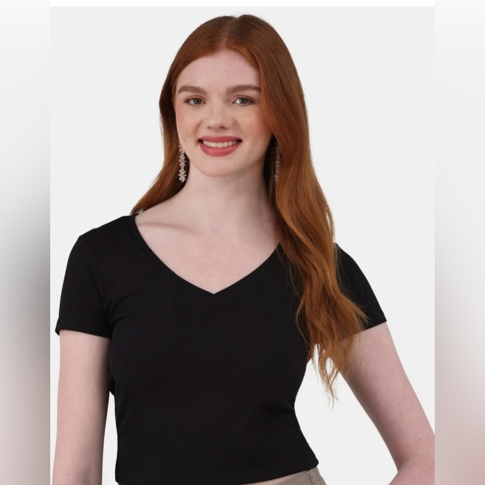 🔴 3/$12 No Boundaries Elegant Black V-Neck‎ Crop Top! NWT! Size Large.
